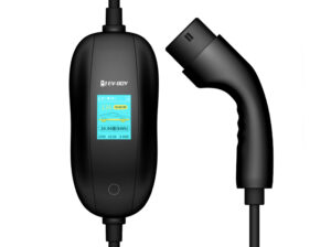 EV-BOY 英規 13A 慢叉電動車充電線，配有彩色屏幕顯示 kWh 數值，具備智能溫控感應功能。